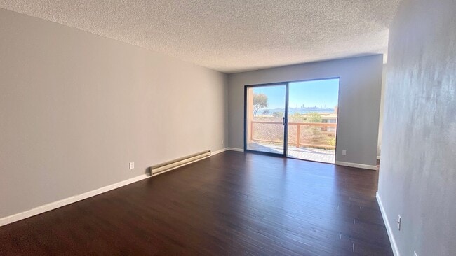 Photo - Breathtaking Views of SF & Bay Bridge from this Top Floor unit Unidad D447