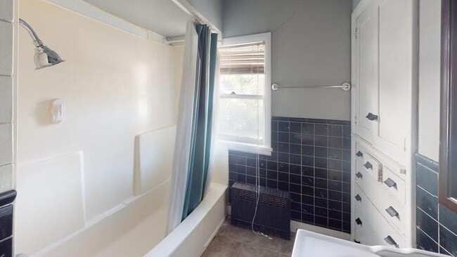 Photo - 207 6th Ave NW