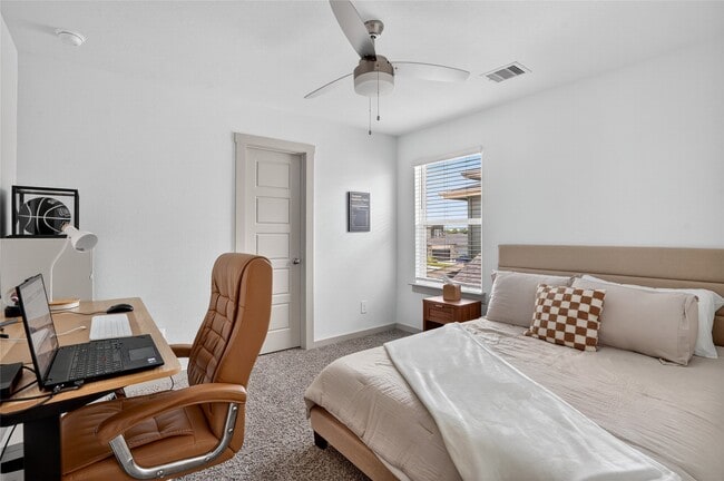 Photo - 2904 Newington Ln