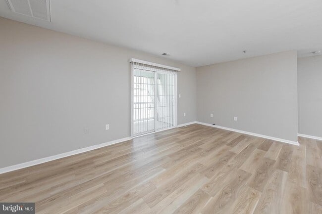 Photo - 117 Lionheart Ln