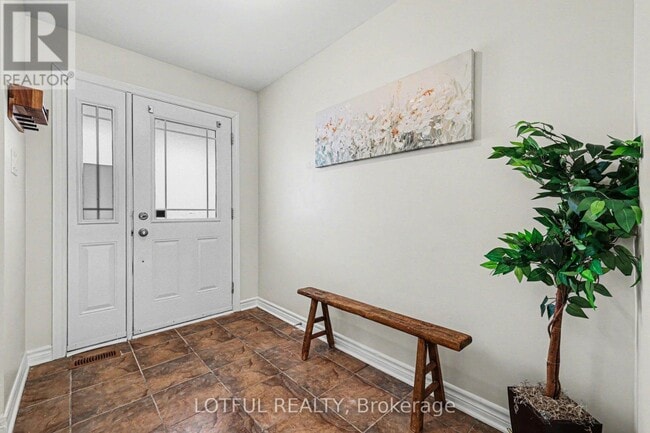 Photo - 513 Paul Métivier Dr.