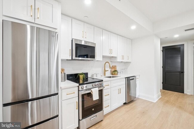 Photo - 135 S 19th St Unit 304