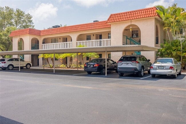 Building Photo - 1753 Belleair Forest Dr Unit D7