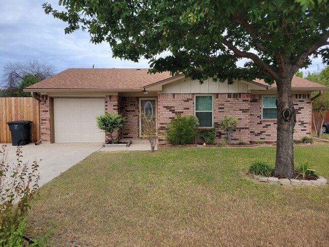 Building Photo - 3bd/2ba house close to major shopping, restaurants, and Ft. Hood!