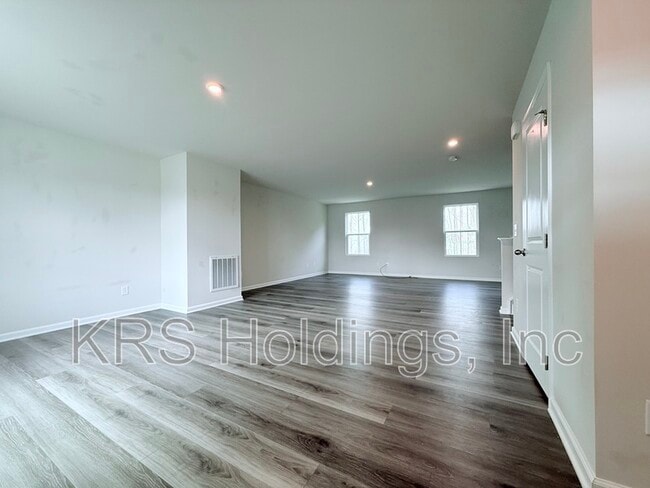 Photo - 379 Hunting Wood Dr