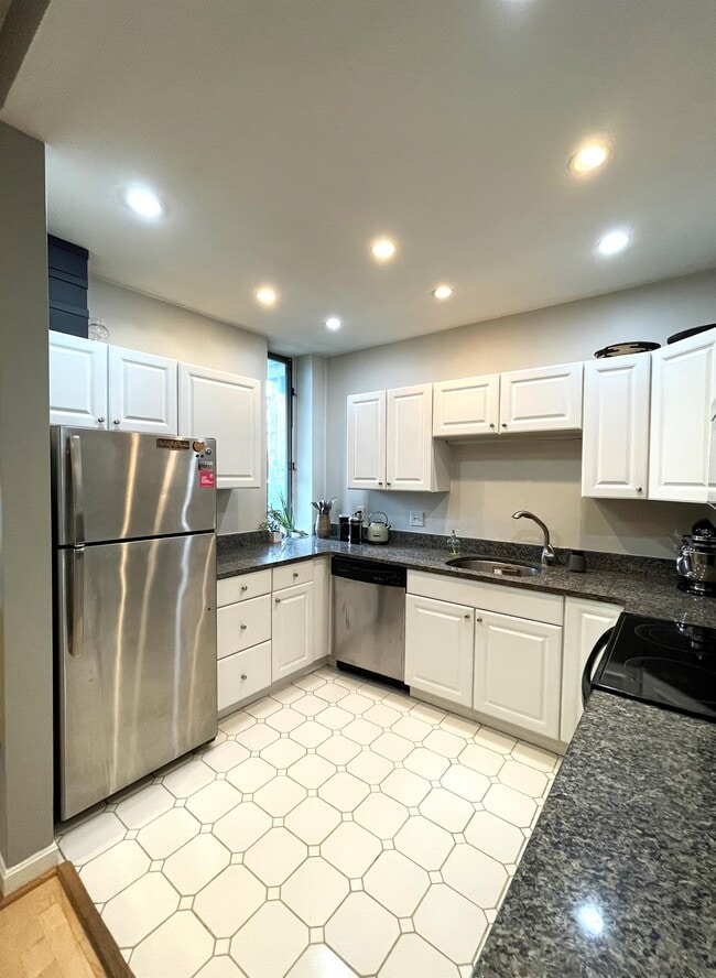 Photo - 24 Millmont St