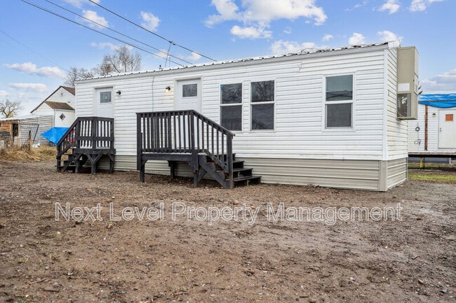 Building Photo - 111 S Cedar Dr