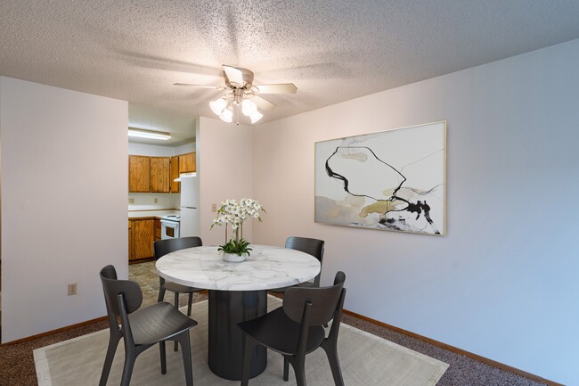 Fargo, Dakota del Norte Apartamentos Galleria 3 | Comida - Galleria 3