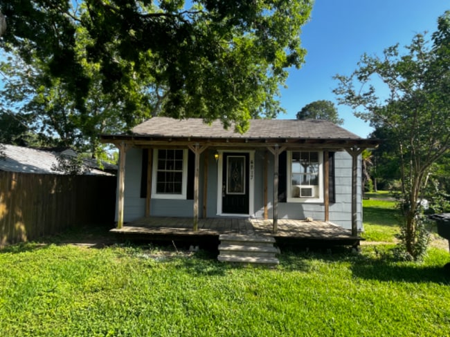 Photo - 4817 Wilson St