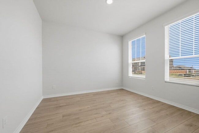 Photo - 245 Leeland Dr