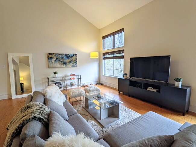 Photo - Beautiful furnished Penthouse loft in Eliz... Unit 32