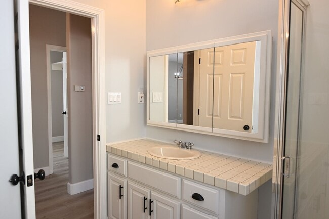 Photo - Nice Willow Glen Bungalow, Pet Friendly, 2...