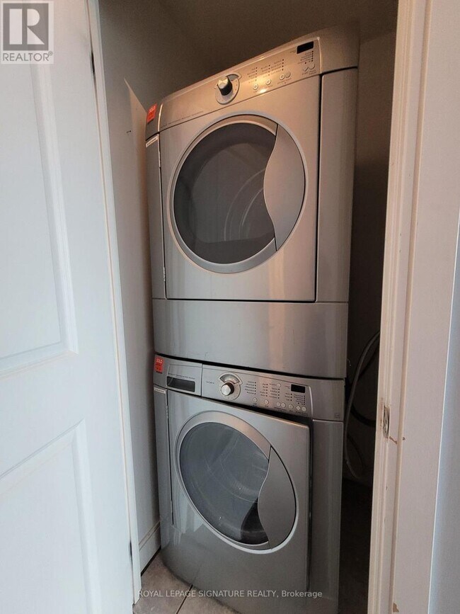 Photo - 18 Yorkville Ave Unit 2205