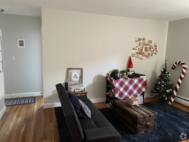 Building Photo - 45 Selkirk Rd Rental