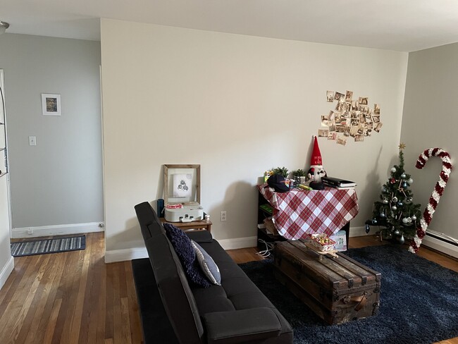 Building Photo - 45 Selkirk Rd Rental