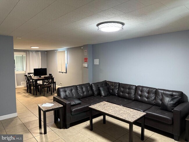 Photo - 907 Foxwood Ln House