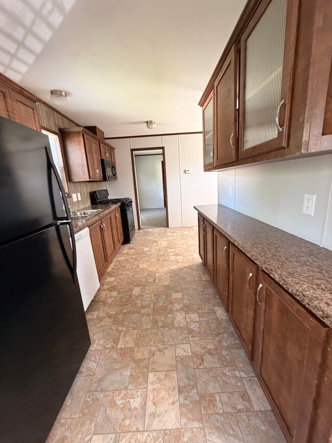 Photo - 189 Lakeshore Cir