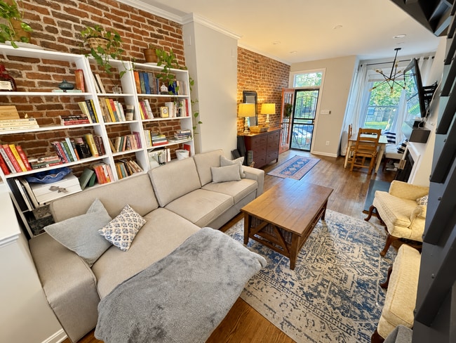 1205 I St SE