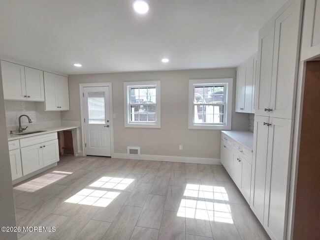 Photo - 92 Village Green Way