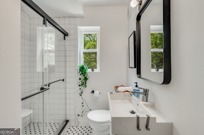 Photo - 96 Ardmore Pl NW Unit APT 3