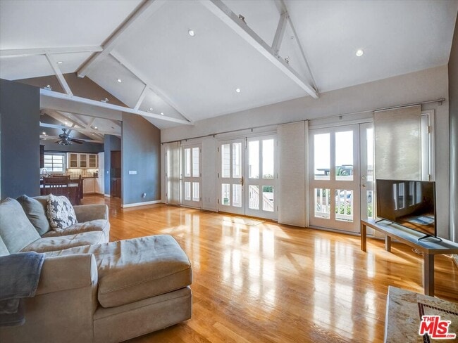 Building Photo - 3897 Rambla Orienta