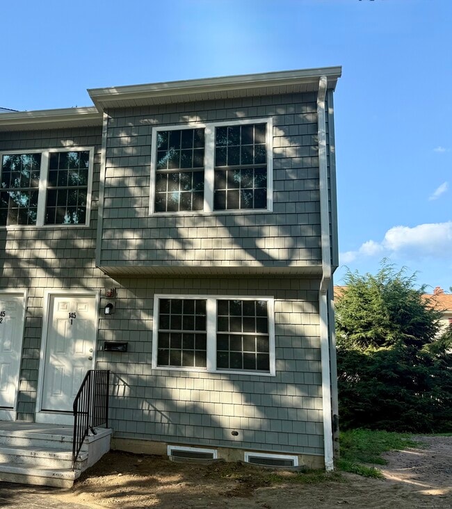 Building Photo - 145 Lantern Park Dr Unit 1 Rental