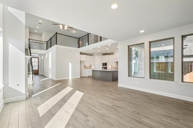 Photo - 1628 Victoria Pl