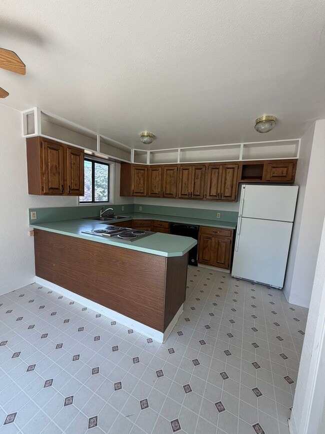 Photo - Two Bedroom, One Bathroom Home - Located near Sky Lakes and Oregon Tech!