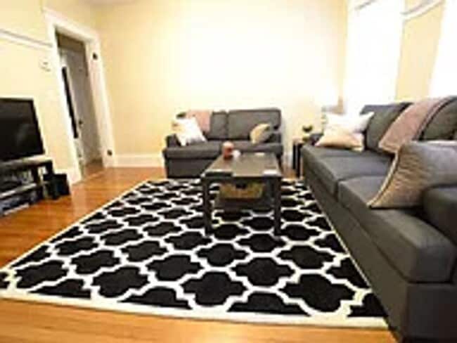 Building Photo - Brighton 3 Bed / 2 Bath – In-Unit Laundry – 9/1 Move-In