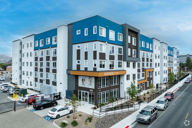 Building Photo - Vintage at Redfield