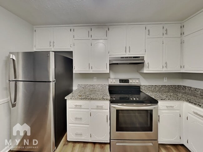 Photo - 2600 King George Ct NE