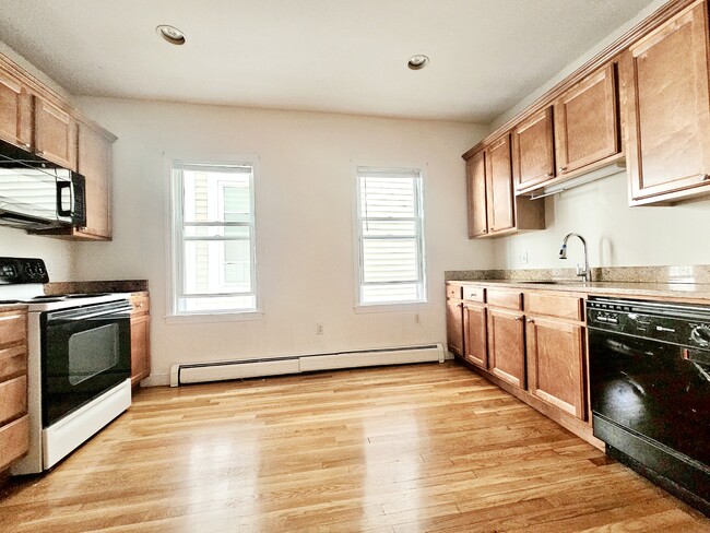141 Hillside St Unit 2