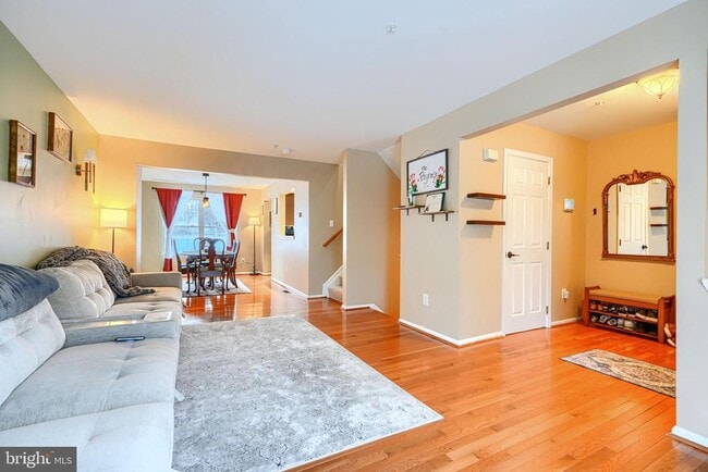 Photo - 215 Gracecroft Ct