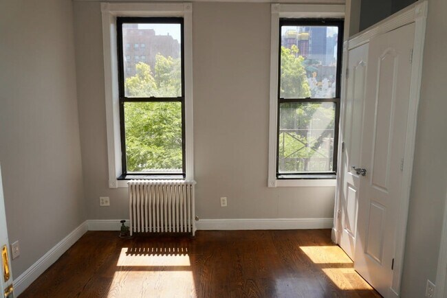 Photo - 697 Tenth Ave (47th & 48th Ave), #2FS Unit 2FS
