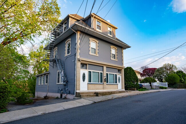 Photo - 127 Maple Ave