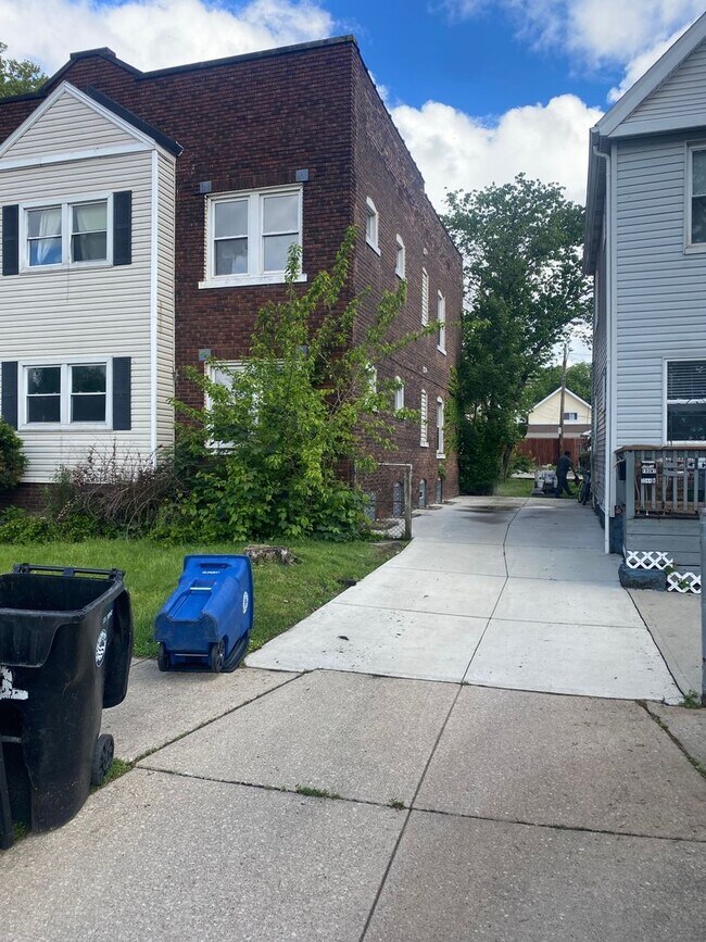 Photo - 3550 Seymour Ave Unit 1