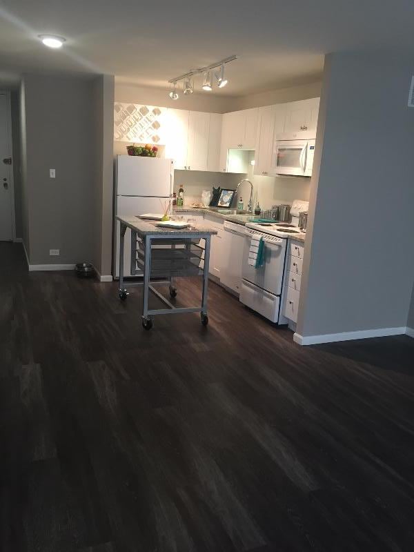 Photo - 855 N Dewitt Pl