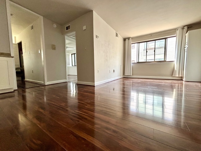 Photo - 2602 Tunlaw Rd NW