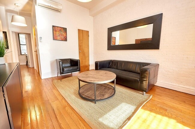 Photo - 170 Elizabeth St