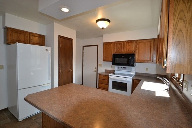 Photo - 4401 E Oak St