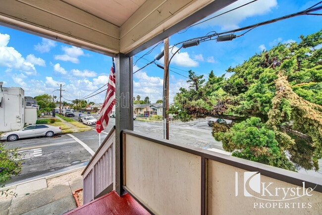 Photo - 153 Vaqueros Ave