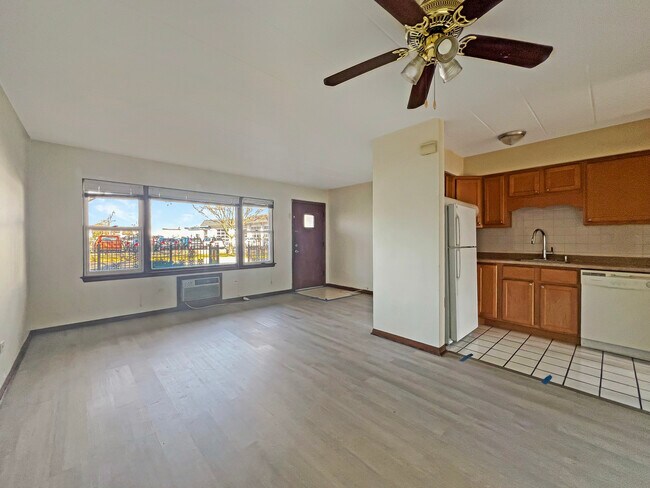 Photo - 7740 Harvard St