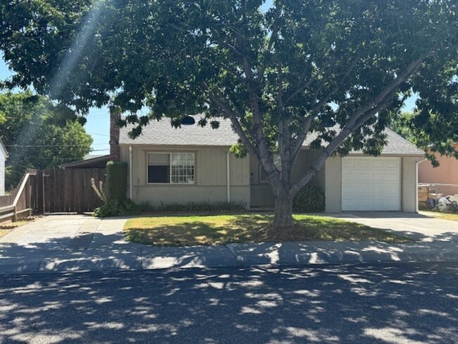 Cozy 3-Bedroom Home for Rent in Tracy! - Cozy 3-Bedroom Home for Rent in Tracy!