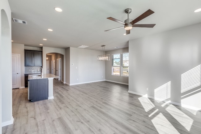 Photo - 5327 Bruno St