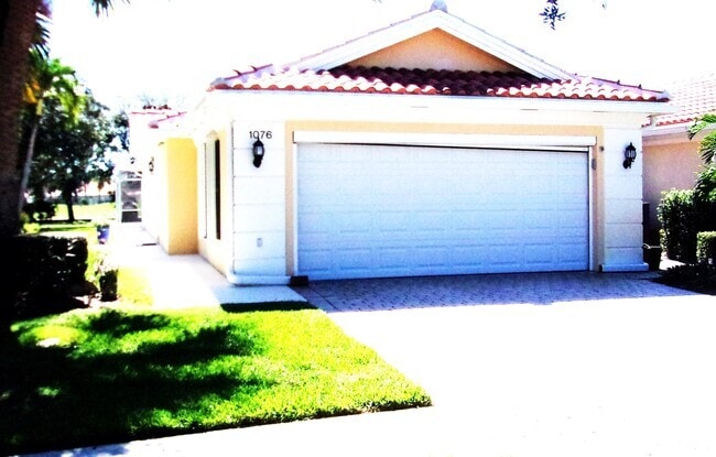 Building Photo - 1076 SW Tamarrow Pl Rental