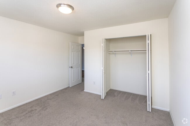 1BR, 1BA - 700SF - Riverview Apartments
