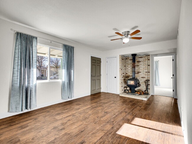 Photo - $2,495.00 - 3 Bedrooms, 1.5 Bathrooms, Single Family Home in Aurora with Washer and Dryer!