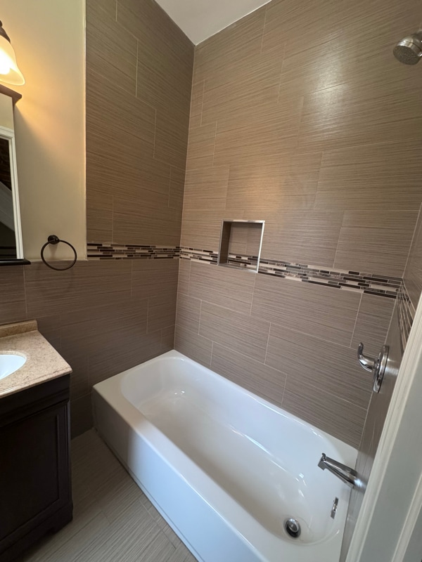 Photo - 1740 Edgley St