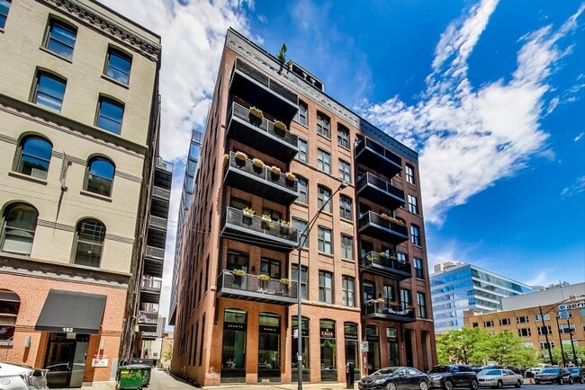 Building Photo - 154 W Hubbard St Unit 304