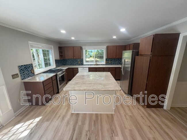 Photo - 824 Hayden Ave